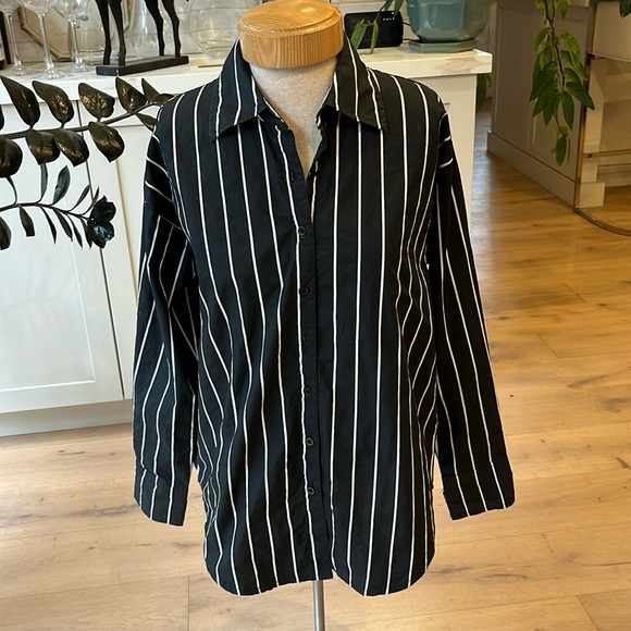 VGUC Brunette The Label oversize black button down long shirt with white stripe - Picture 3 of 10